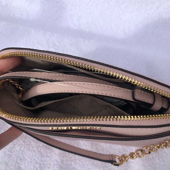 Michael Kors NWT Jet Set Travel Dome Crossbody - Picture 4 of 5